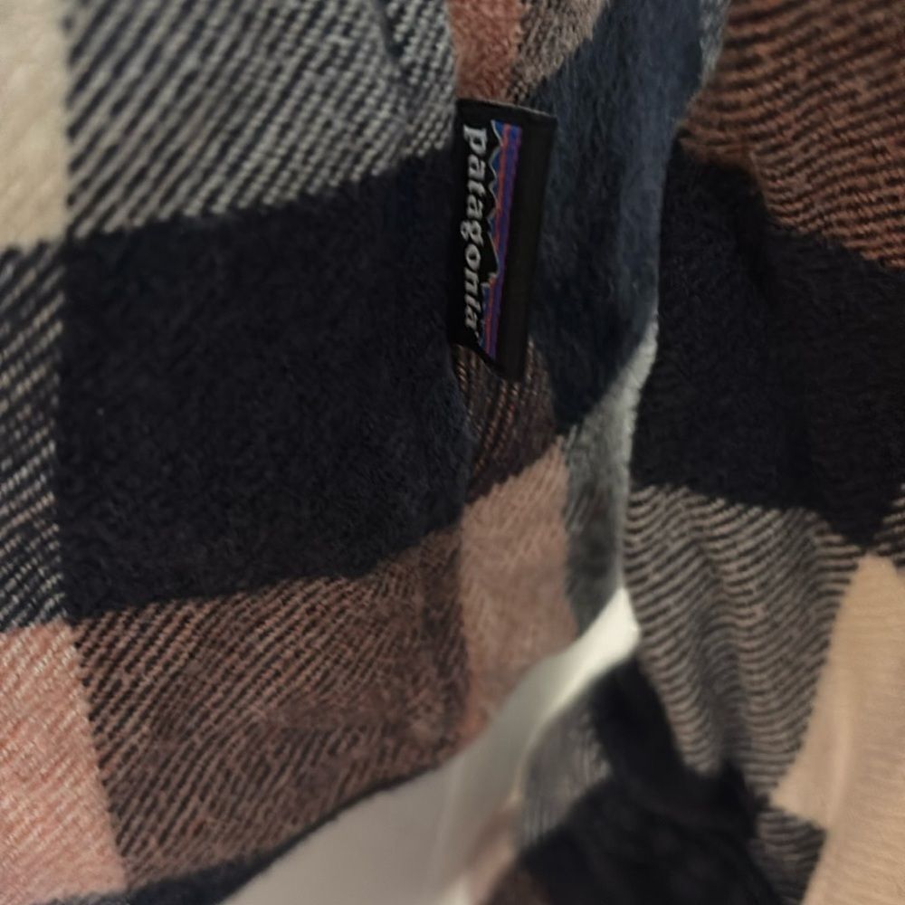 Patagonia Worn Wear Flannel Checkered Shirt in Navy and Peach XS - Picture 11 of 11